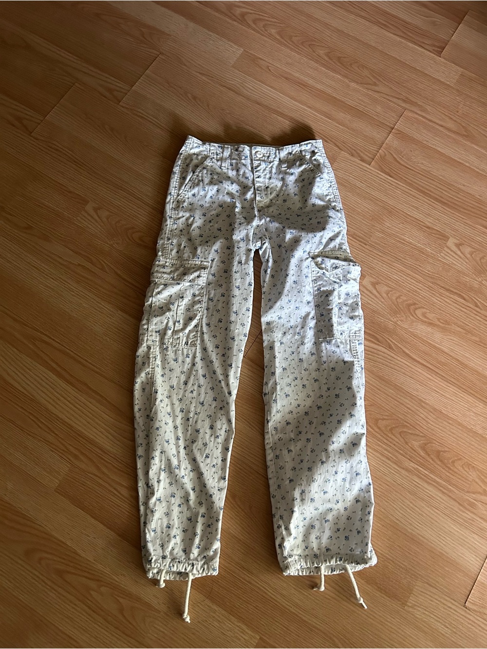 Levi’s Floral 94’ Baggy Cargo Jeans Pants Women’s 24